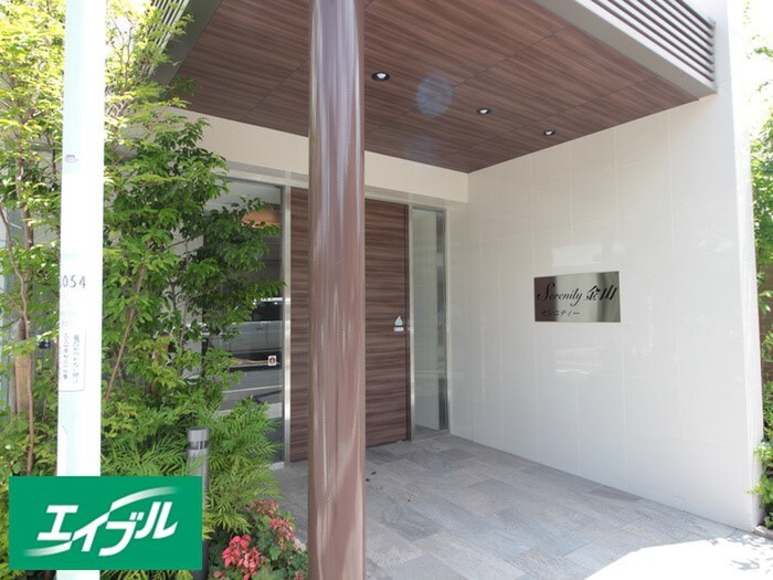 物件外観写真2　(エントランス部分)