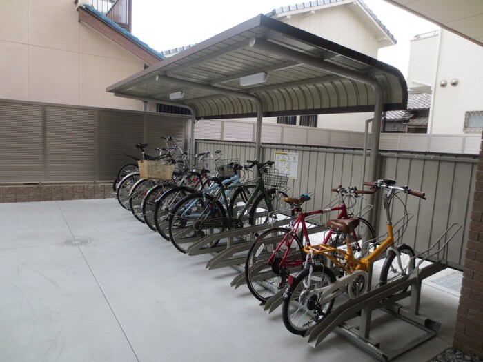 物件外観写真5　(駐輪場)