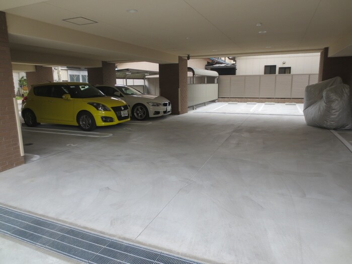 物件外観写真6　(駐車場)