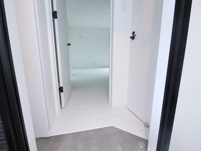 物件内観写真10　(玄関)