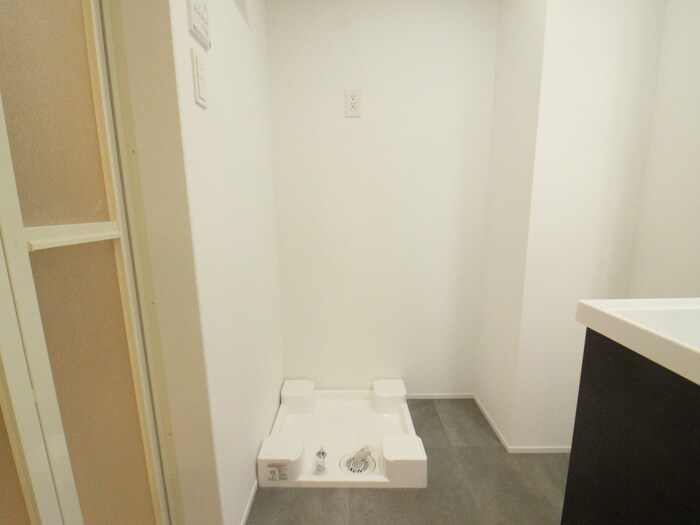 物件内観写真15　(洗濯機置場)