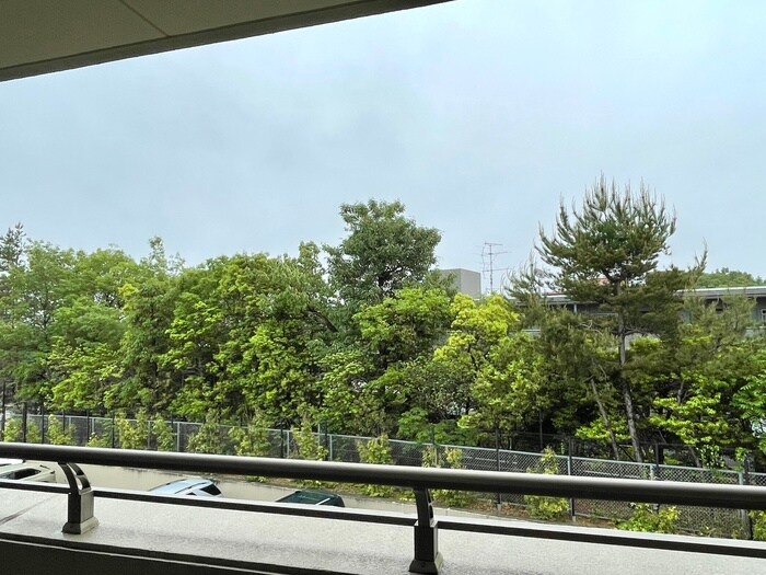 物件内観写真14　(室内からの展望)