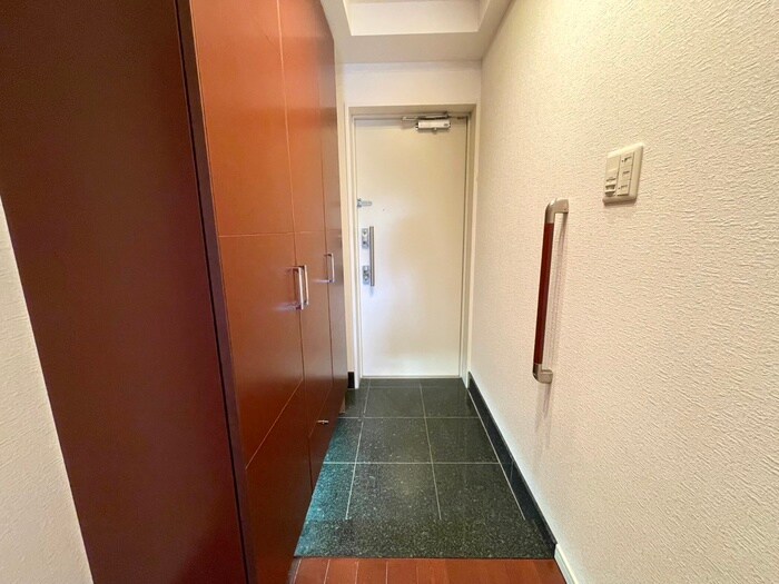 物件内観写真17　(玄関)