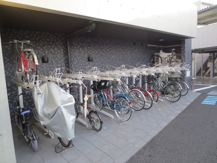 物件外観写真6　(駐輪場)