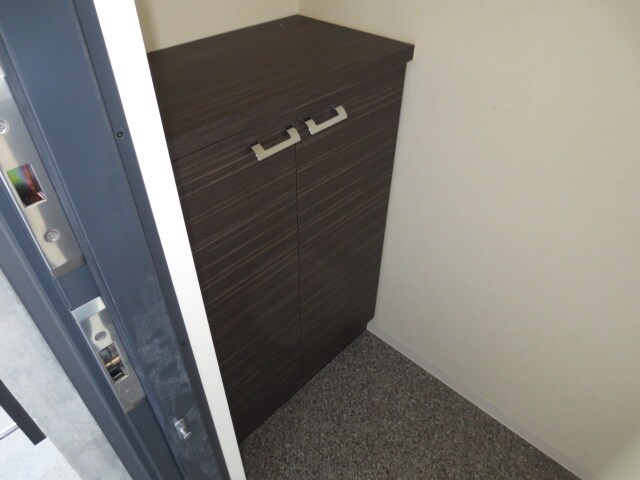 物件内観写真16　(玄関)