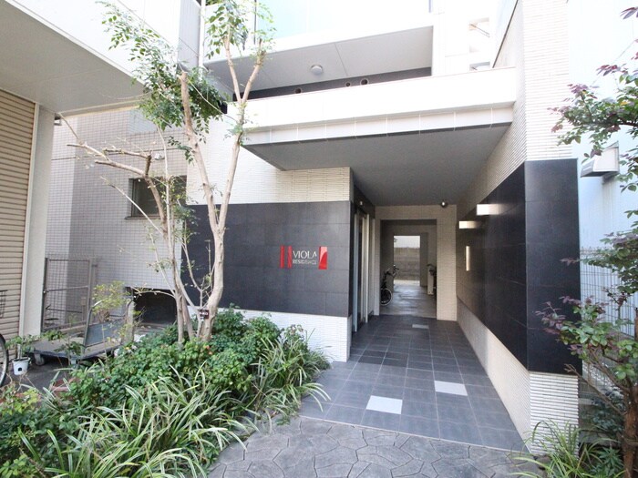 物件外観写真2　(エントランス部分)