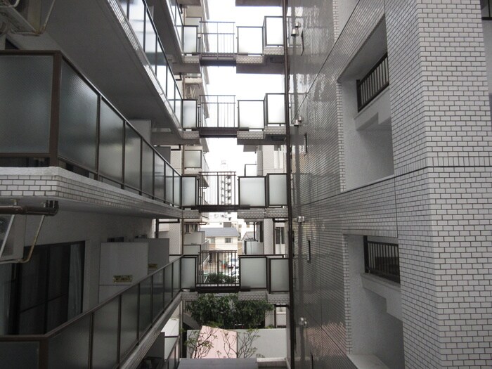 物件内観写真7　(室内からの展望)