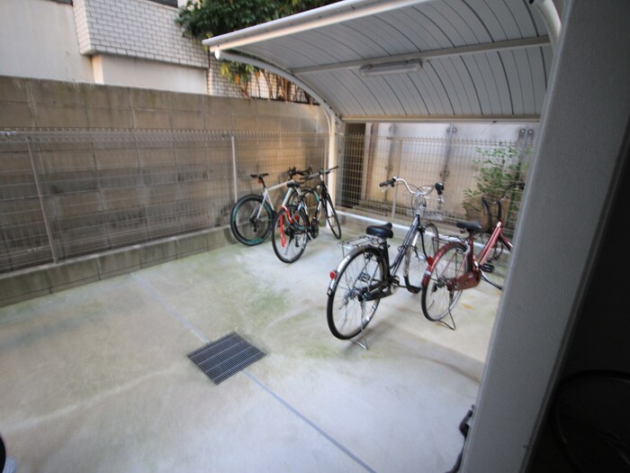 物件外観写真5　(駐輪場)