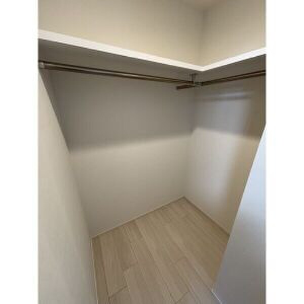 物件内観写真3　(収納)