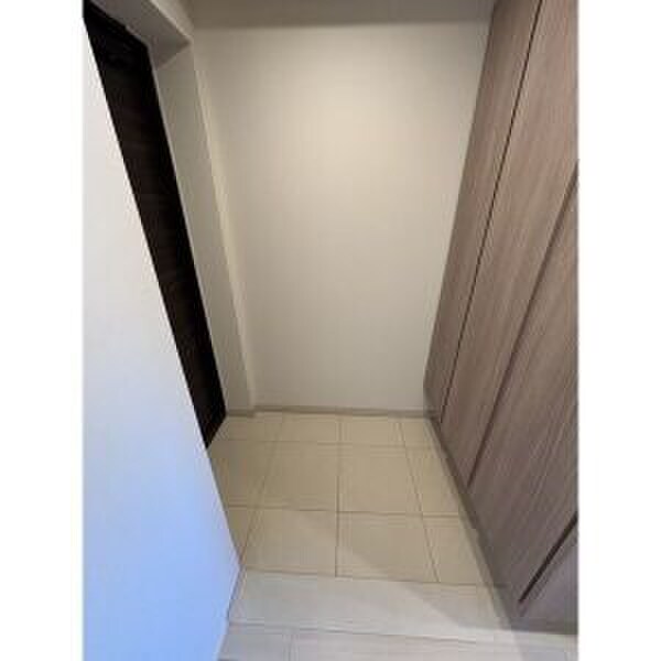 物件内観写真10　(玄関)