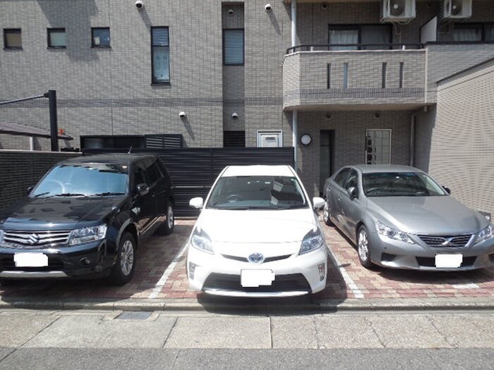 物件外観写真5　(駐車場)