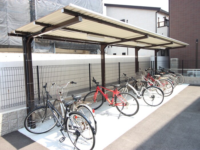 物件外観写真2　(駐輪場)