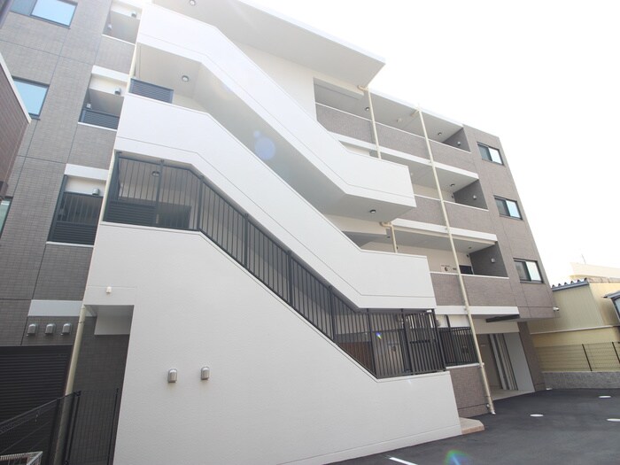 物件外観写真6　(エントランス部分)