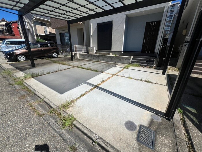 物件外観写真3　(駐車場)