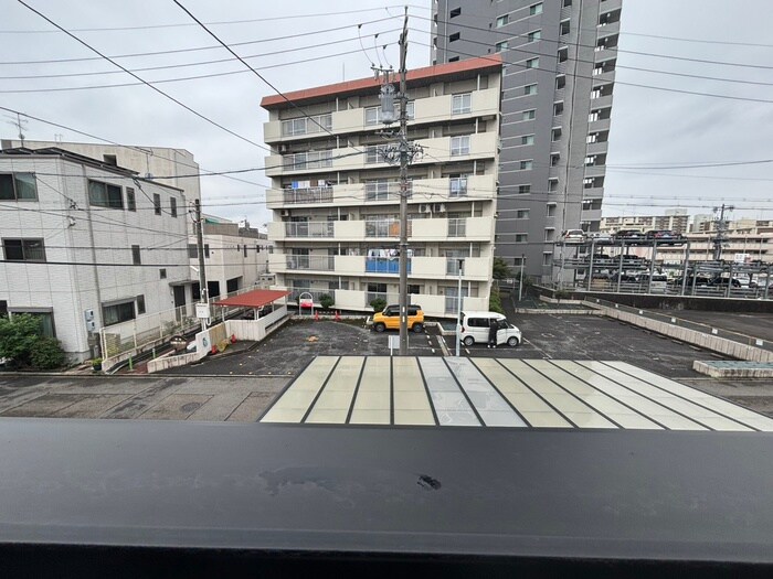 物件内観写真11　(室内からの展望)