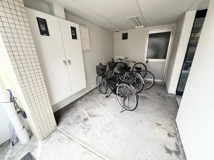 物件外観写真4　(駐輪場)