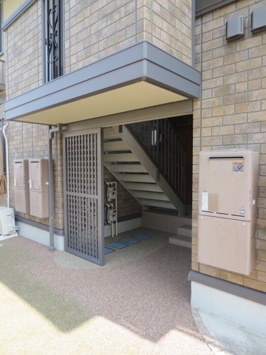 物件外観写真2　(エントランス部分)