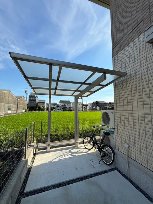 物件外観写真5　(駐輪場)