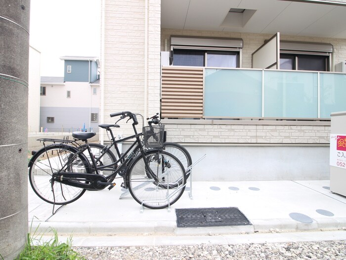 物件外観写真5　(駐輪場)