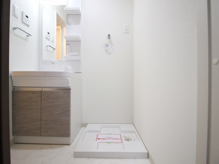 物件内観写真17　(洗濯機置場)