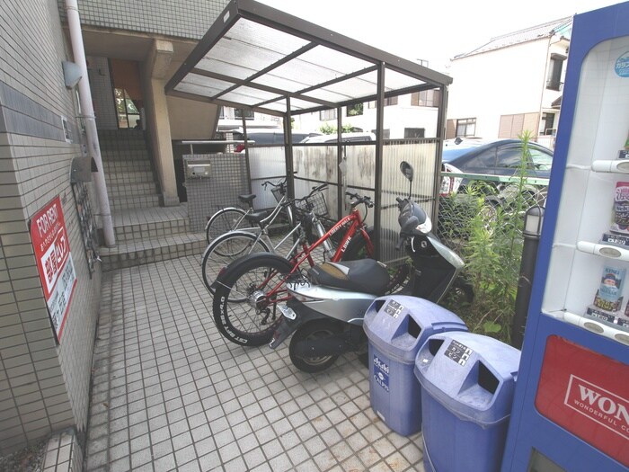物件外観写真4　(駐輪場)
