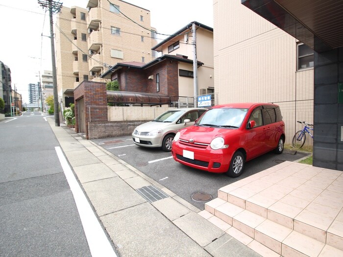 物件外観写真5　(駐車場)