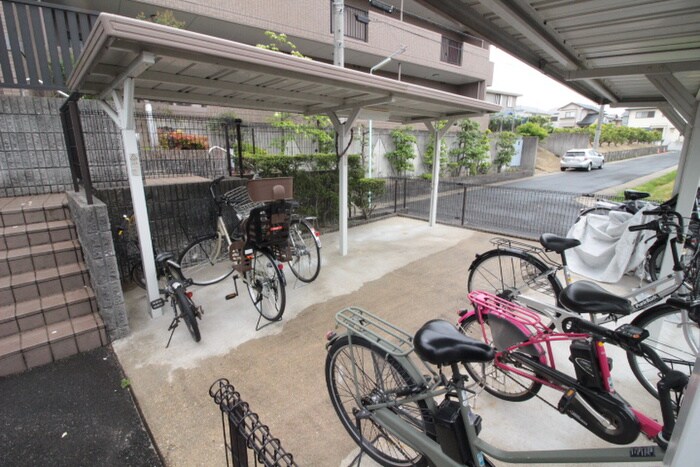 物件外観写真4　(駐輪場)