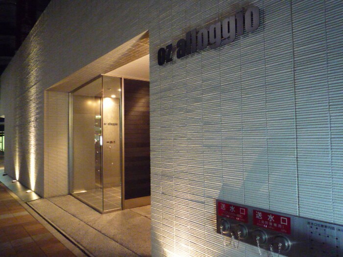 物件外観写真2　(エントランス部分)