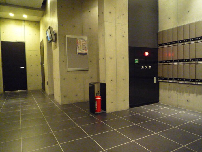 物件外観写真5　(エントランス部分)