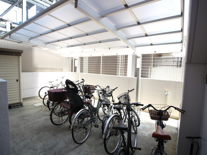 物件外観写真5　(駐輪場)