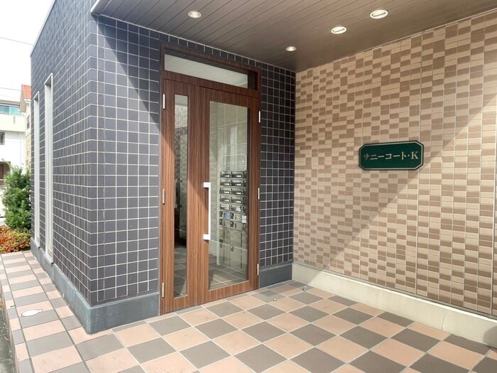 物件外観写真2　(エントランス部分)