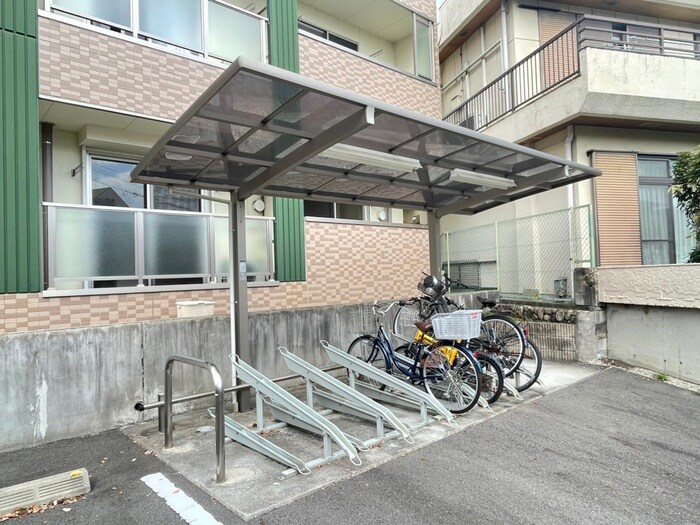 物件外観写真3　(駐輪場)