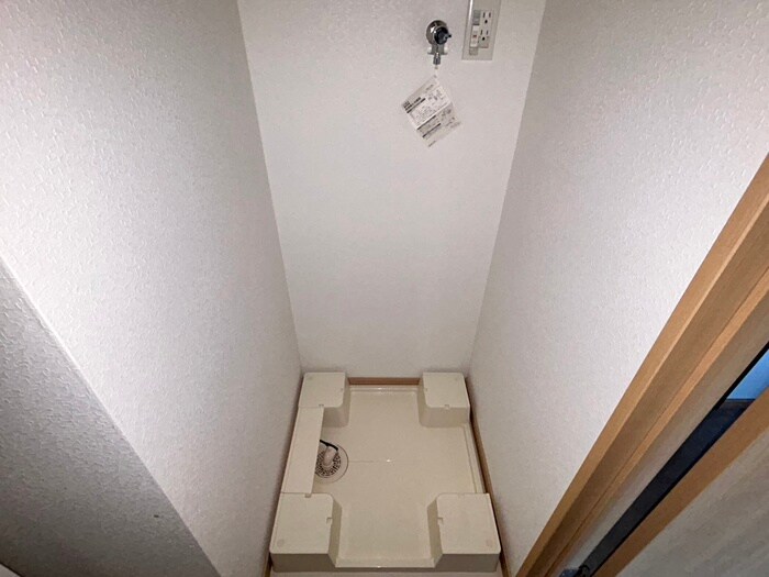 物件内観写真16　(洗濯機置場)