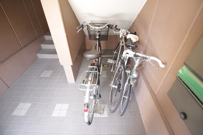 物件外観写真3　(駐輪場)