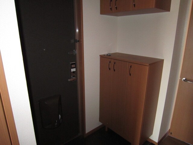 物件内観写真10　(玄関)