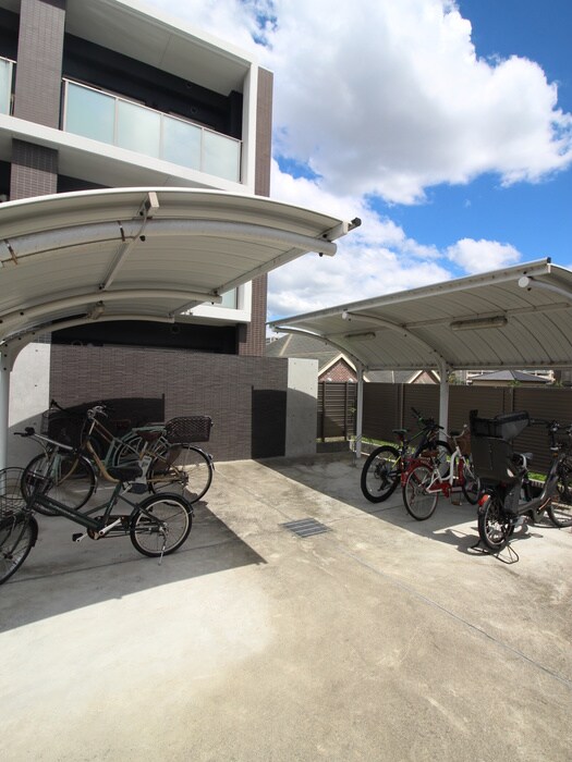 物件外観写真3　(駐輪場)
