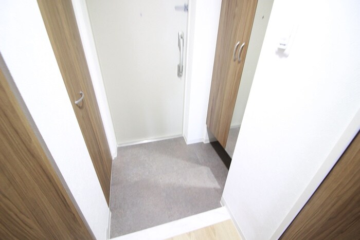 物件内観写真11　(玄関)