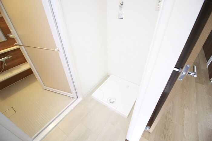 物件内観写真14　(洗濯機置場)