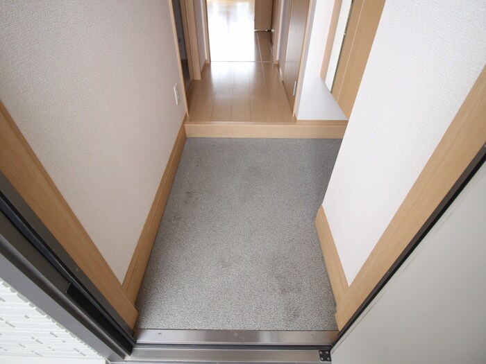 物件内観写真5　(玄関)