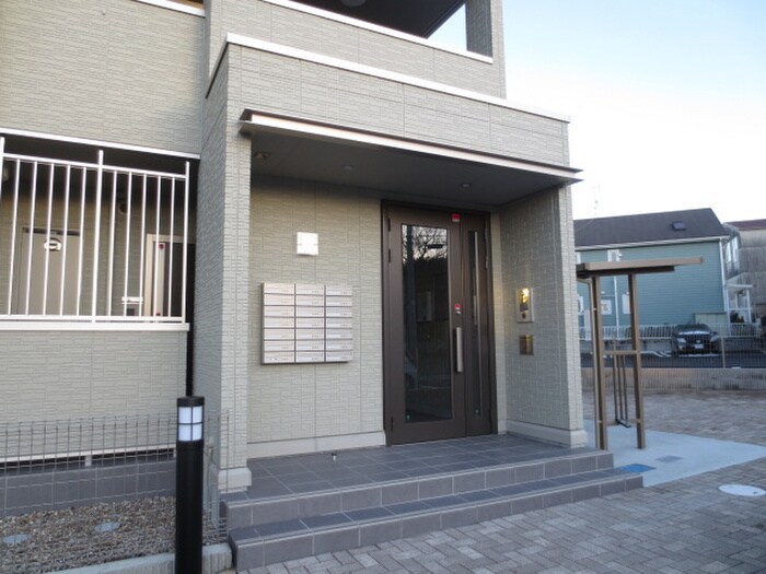 物件外観写真4　(エントランス部分)