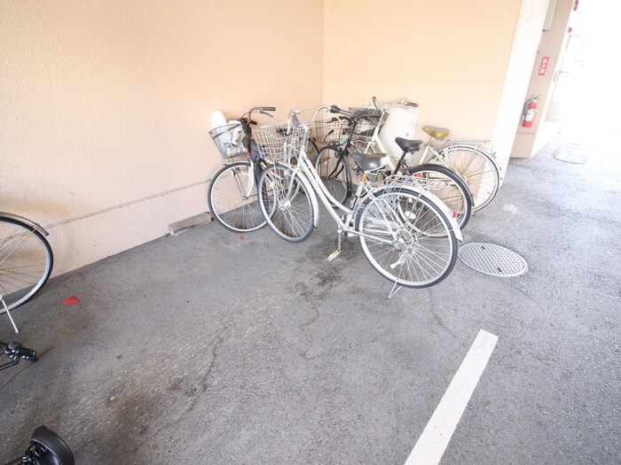 物件外観写真3　(駐輪場)