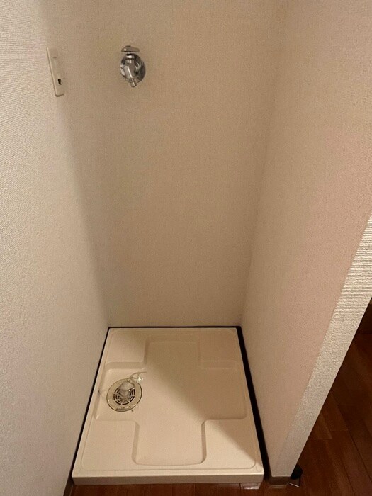 物件内観写真16　(洗濯機置場)