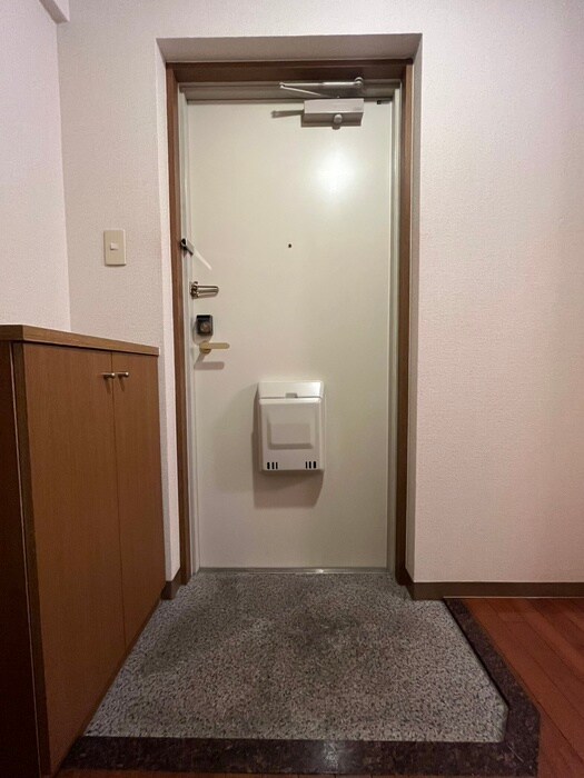 物件内観写真18　(玄関)