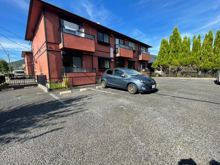 物件外観写真5　(駐車場)