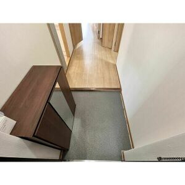 物件内観写真6　(玄関)