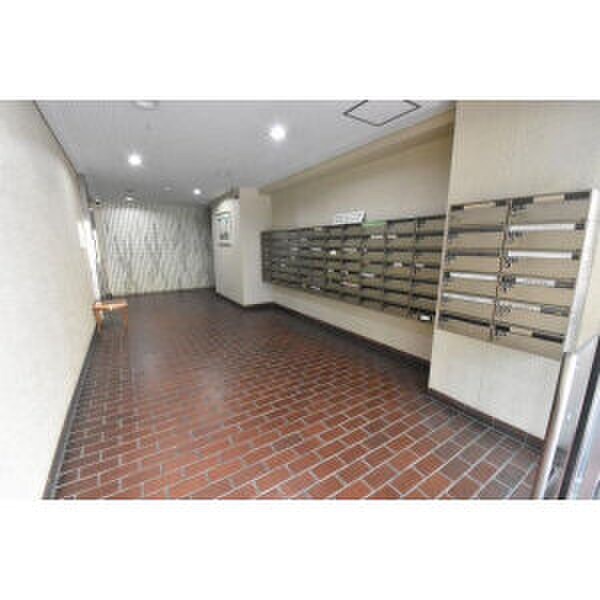 物件外観写真4　(エントランス部分)