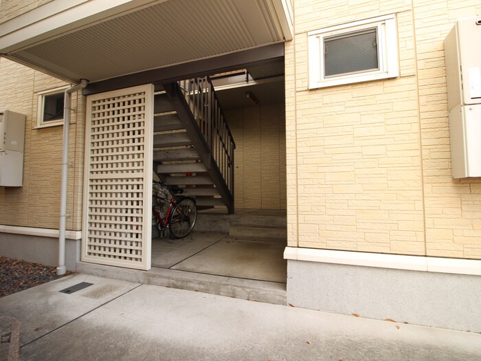 物件外観写真5　(エントランス部分)