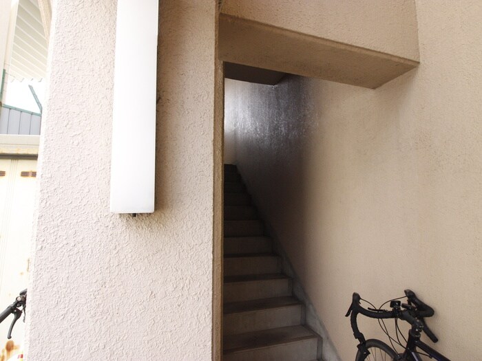 物件外観写真4　(エントランス部分)