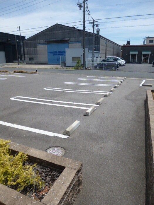 物件外観写真2　(駐車場)