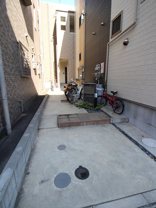 物件外観写真4　(エントランス部分)